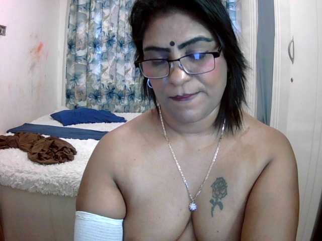 indiandelight001 live cam on BongaCams