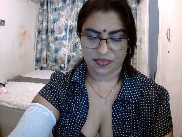 indiandelight001 live cam on BongaCams
