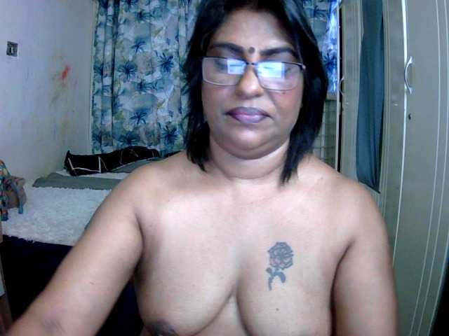 indiandelight001 live cam on BongaCams