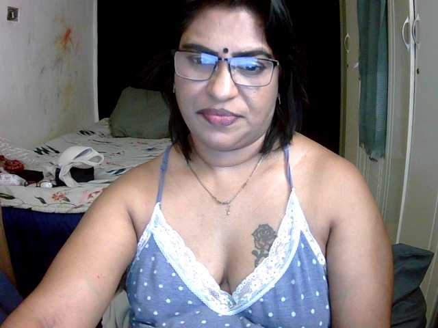 indiandelight001 live cam on BongaCams