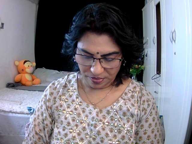 indiandelight001 live cam on BongaCams