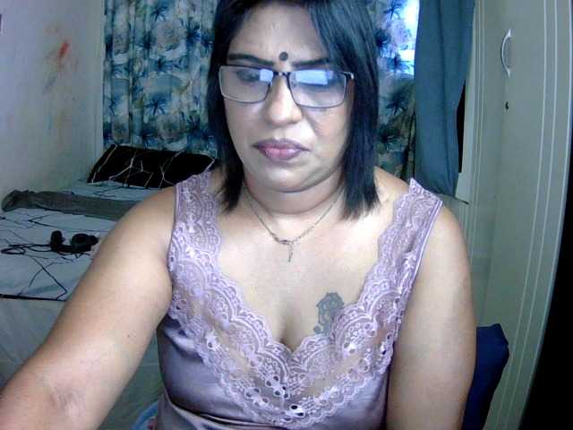 indiandelight001 live cam on BongaCams