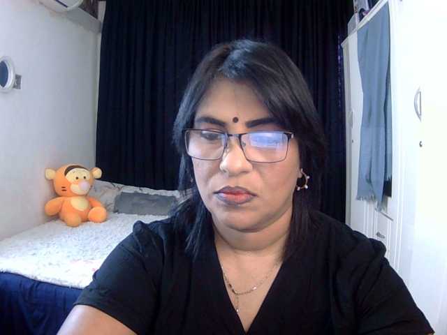 indiandelight001, live now on BongaCams