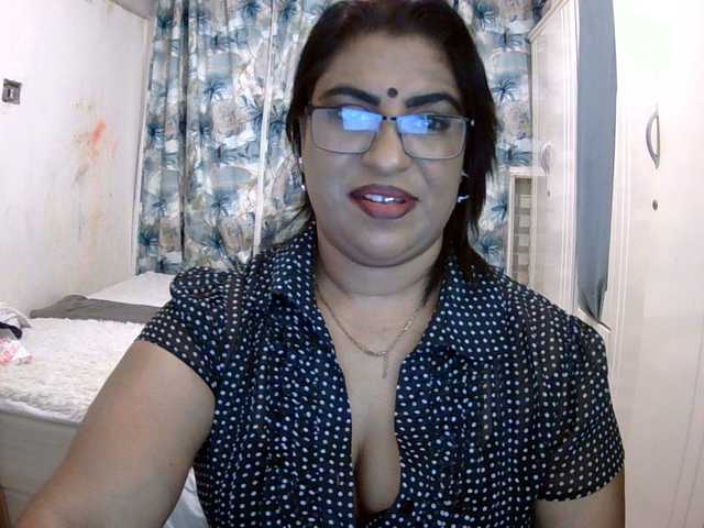 indiandelight001 live cam on BongaCams