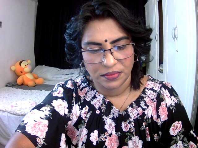 indiandelight001 live cam on BongaCams