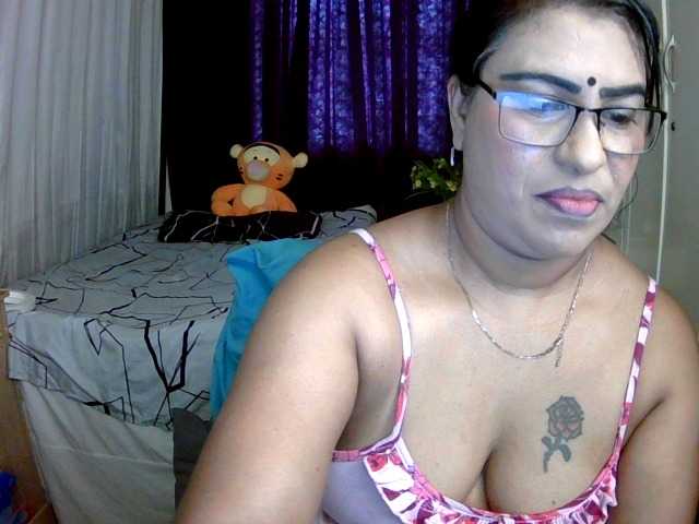indiandelight001 live cam on BongaCams