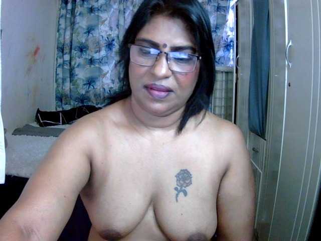indiandelight001 live cam on BongaCams