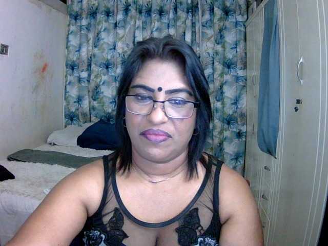 indiandelight001 live cam on BongaCams