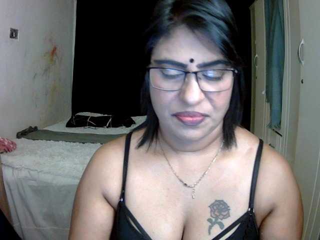 indiandelight001 live cam on BongaCams