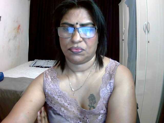 indiandelight001 live cam on BongaCams