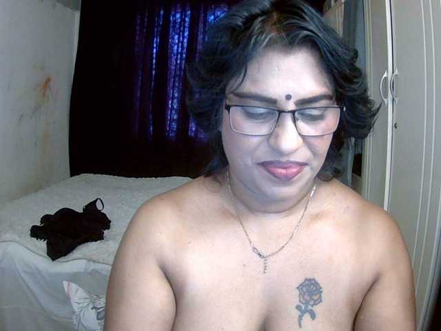 indiandelight001 live cam on BongaCams
