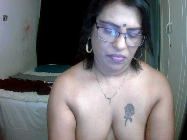 indiandelight001 live cam on BongaCams