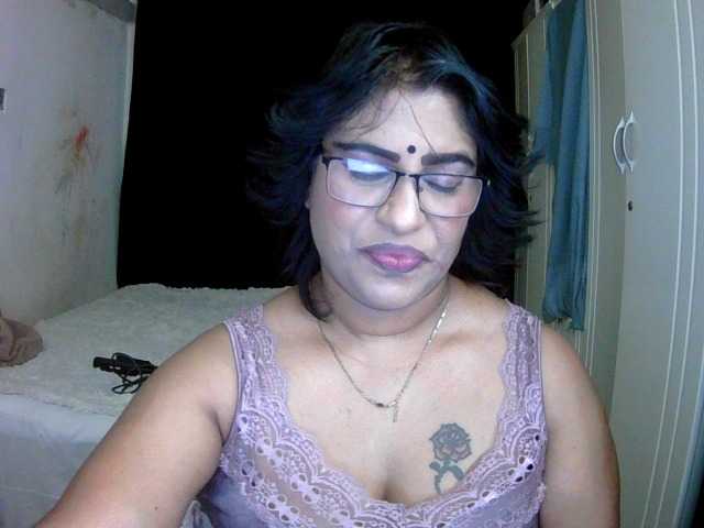 indiandelight001 live cam on BongaCams