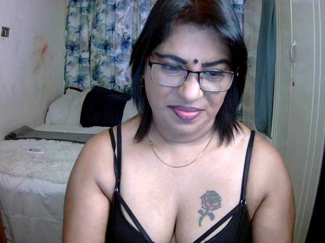 indiandelight001 live cam on BongaCams