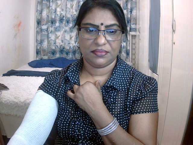 indiandelight001 live cam on BongaCams
