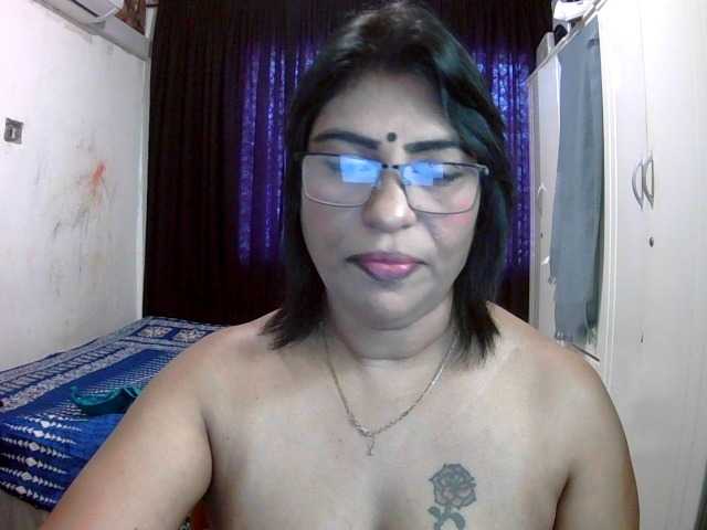 indiandelight001 live cam on BongaCams