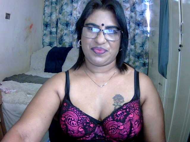 indiandelight001 live cam on BongaCams