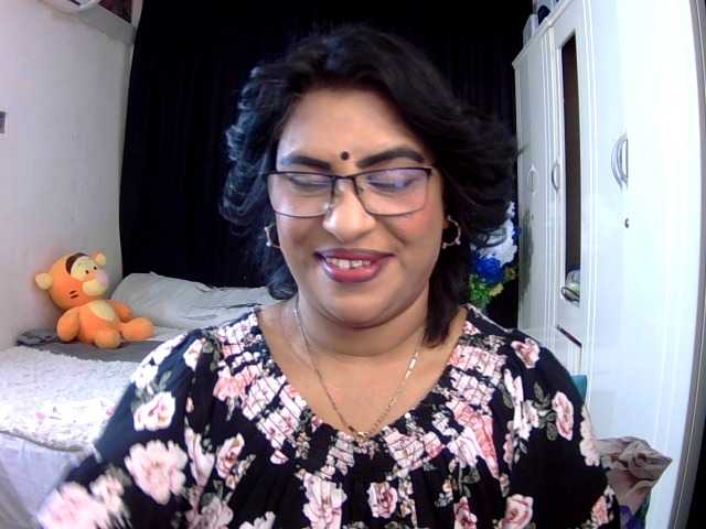 indiandelight001 live cam on BongaCams