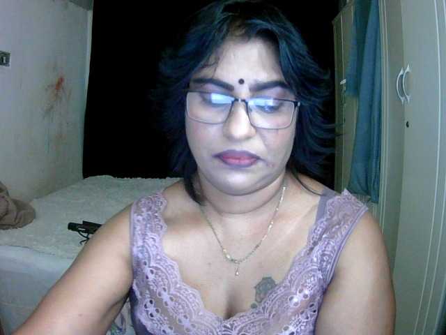 indiandelight001 live cam on BongaCams