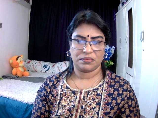 indiandelight001 live cam on BongaCams