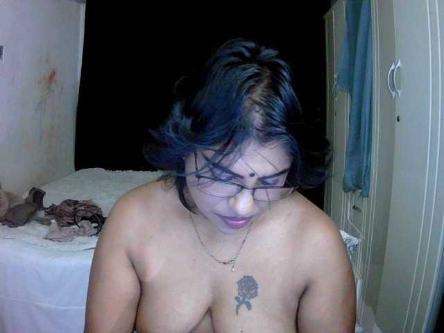 indiandelight001 live cam on BongaCams