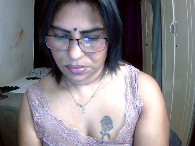 indiandelight001 live cam on BongaCams