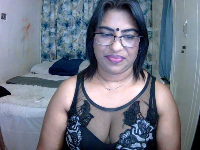 indiandelight001 live cam on BongaCams