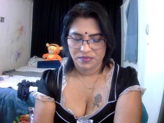 indiandelight001 live cam on BongaCams
