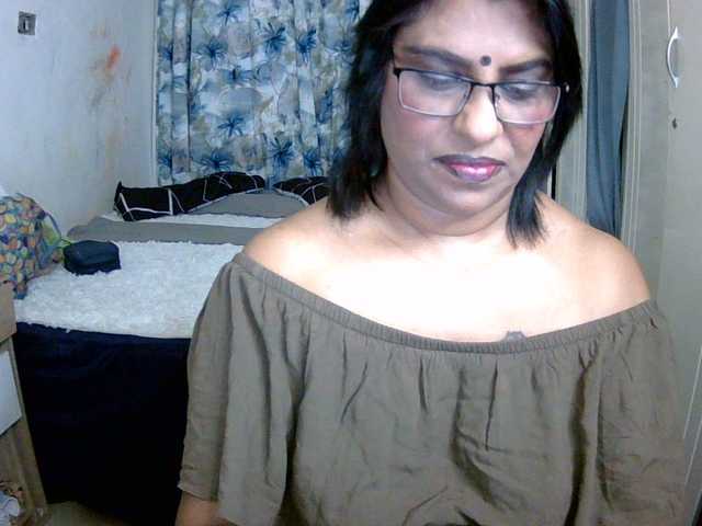 indiandelight001 live cam on BongaCams
