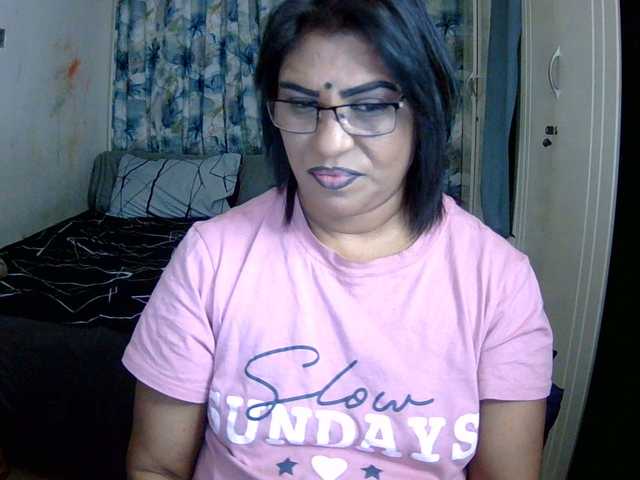 indiandelight001 live on BongaCams