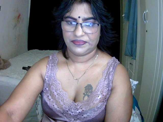 indiandelight001 live cam on BongaCams