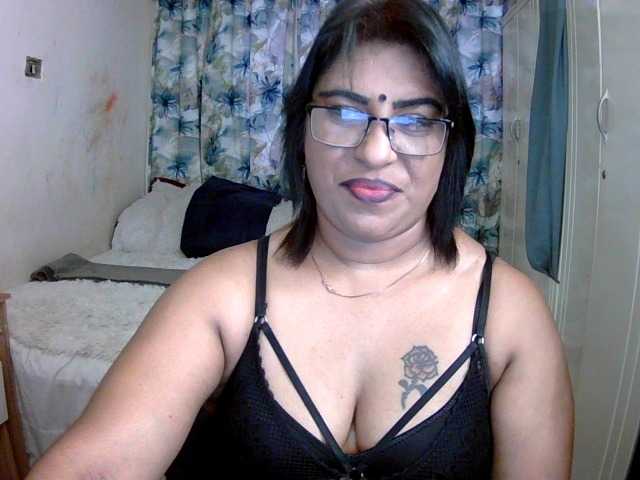 indiandelight001 live cam on BongaCams
