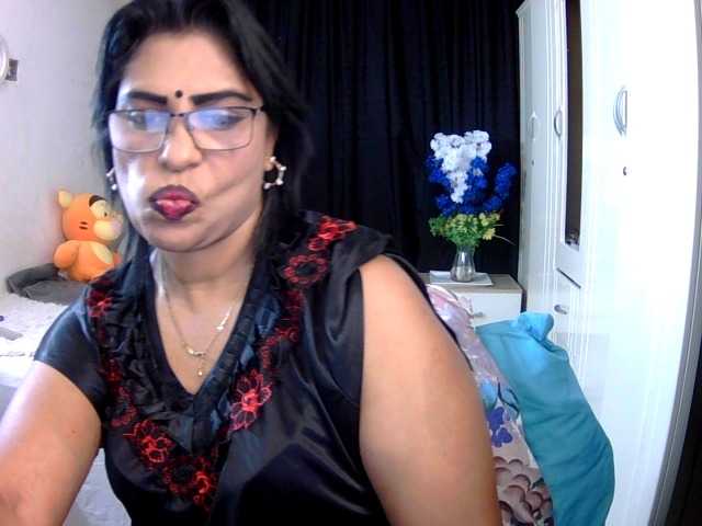 indiandelight001 live cam on BongaCams