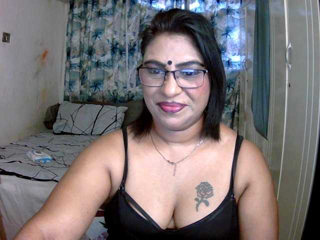 indiandelight001 live cam on BongaCams