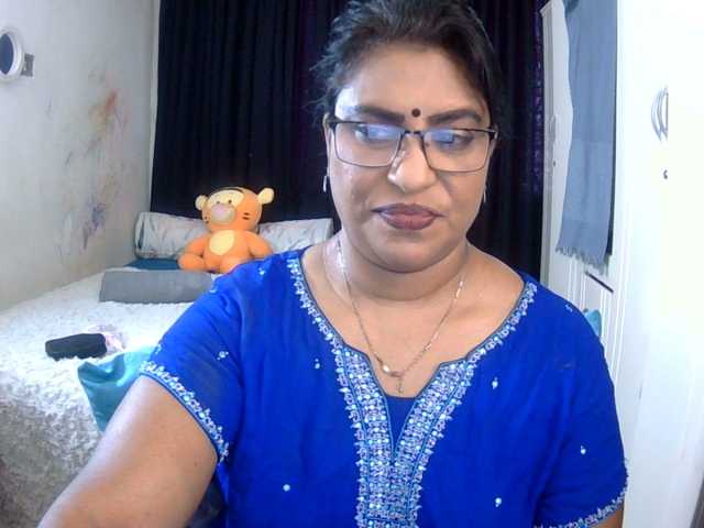 indiandelight001, live now on BongaCams