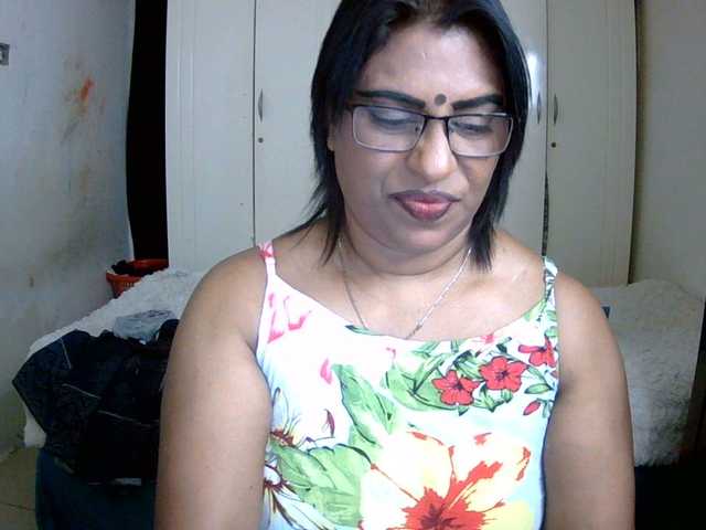 indiandelight001 live cam on BongaCams