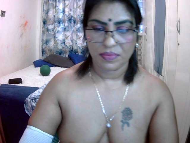 indiandelight001 live cam on BongaCams