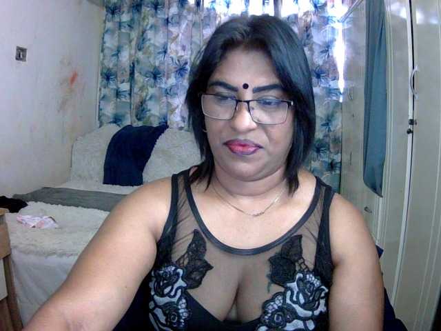 indiandelight001 live cam on BongaCams