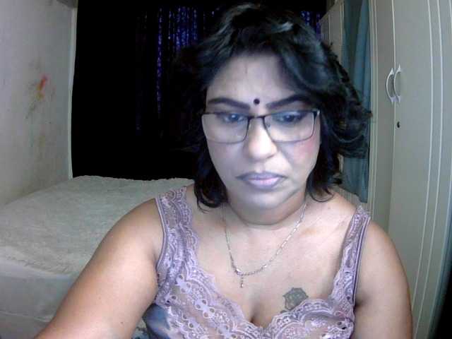 indiandelight001 live cam on BongaCams