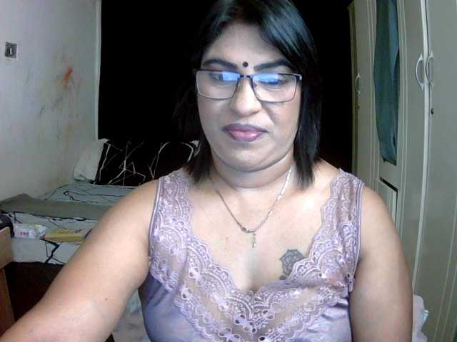 indiandelight001 live cam on BongaCams