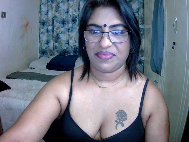 indiandelight001 live cam on BongaCams