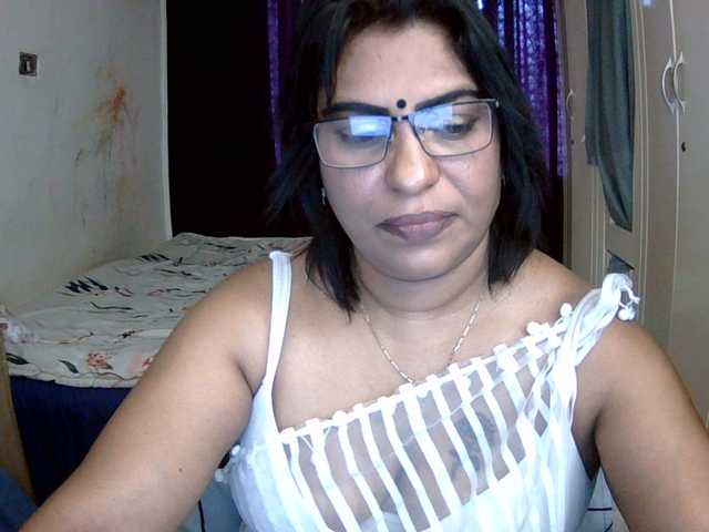 indiandelight001 live cam on BongaCams