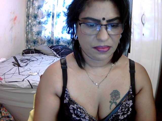 indiandelight001 live cam on BongaCams