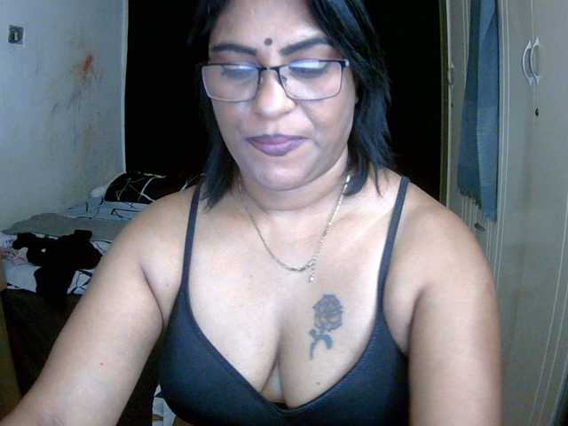 indiandelight001 live cam on BongaCams