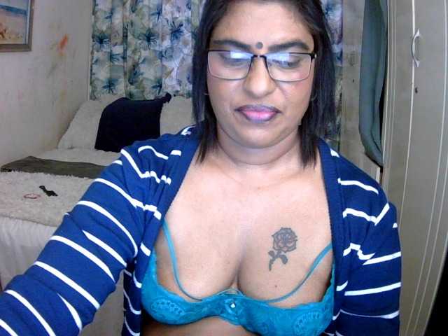 indiandelight001 live cam on BongaCams