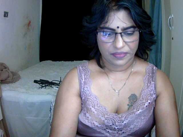 indiandelight001 live cam on BongaCams