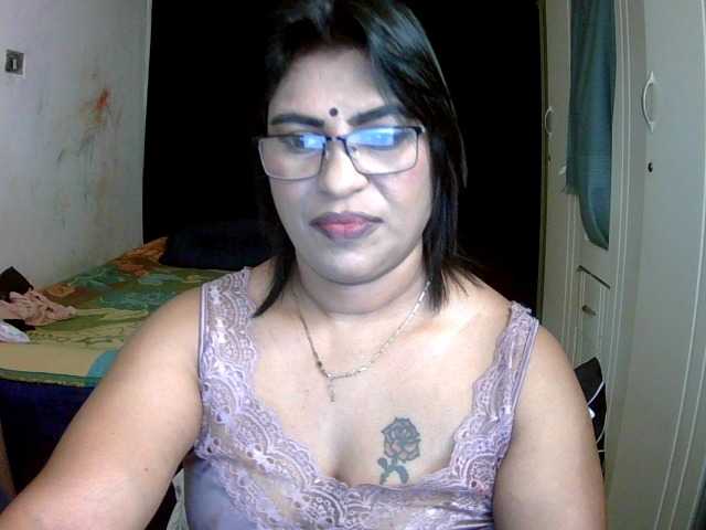 indiandelight001 live cam on BongaCams