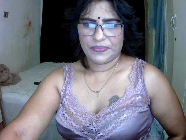 indiandelight001 live cam on BongaCams
