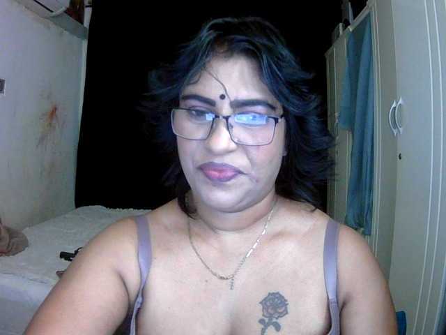 indiandelight001 live cam on BongaCams
