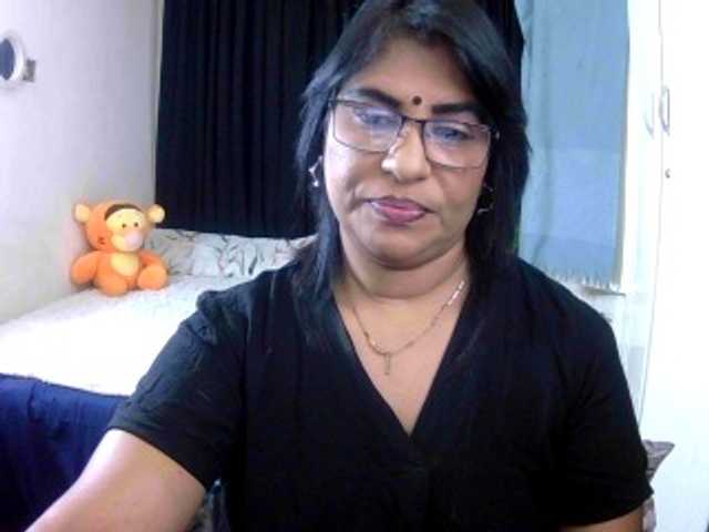 indiandelight001, live now on BongaCams
